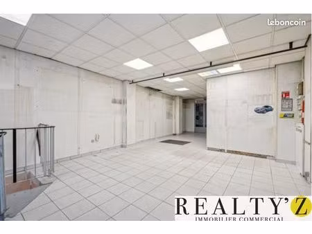 local commercial 81 m²