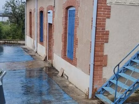 maison indépendante avec garage et grand terrain