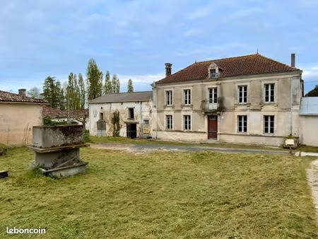 maison 2 pièces 162 m²