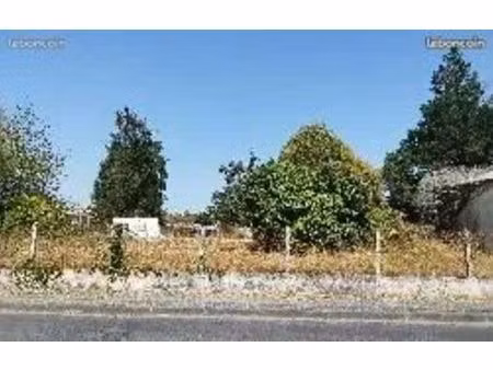 terrain constructible 820m2 centre ville st aigulin