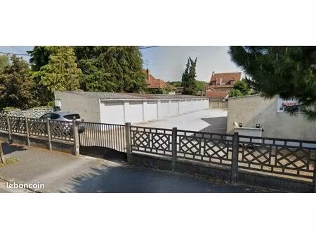 stockage /parking en box fermé de 13 5m2