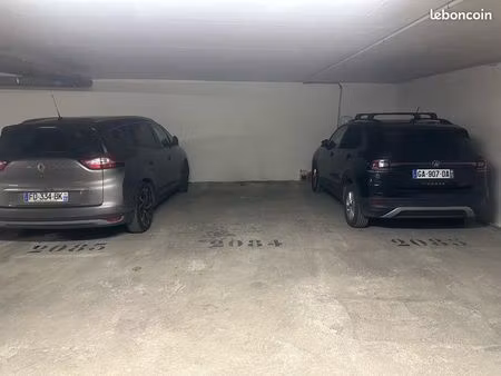 parking docks de saint-ouen à louer – (cours des lavandières)