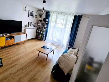 a partir du 1e juin appartement 2 pièces– les marnaudes (limite villemomble)