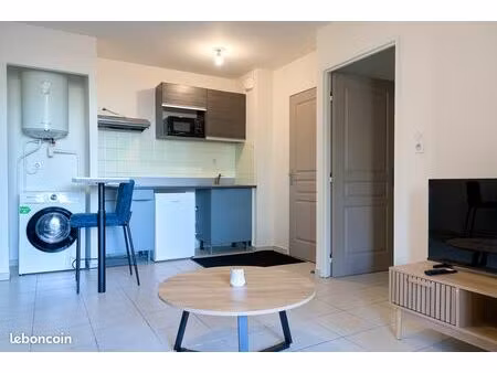 charmant t2 meublé idéalement situé à sainte-clotilde