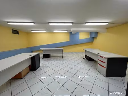 commerce santé 60 m²