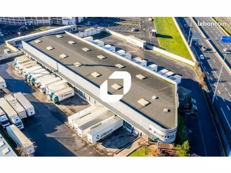 local industriel 2 420 m²