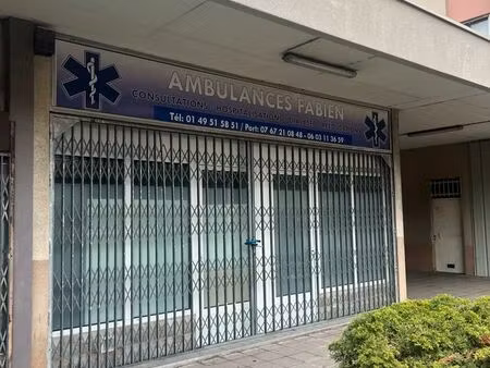 local commercial 60m² stains à louer