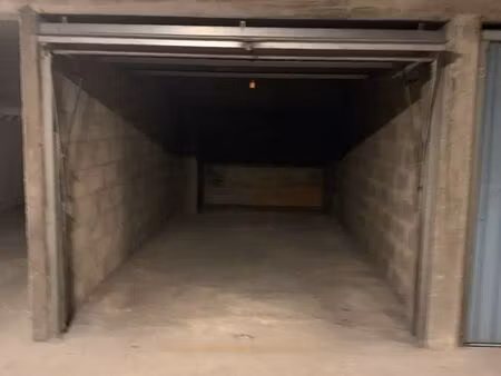 box fermé 14 m² - champigny-sur-marne