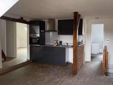 f5 - 2eme ét.- etat neuf  bon ensoleillement