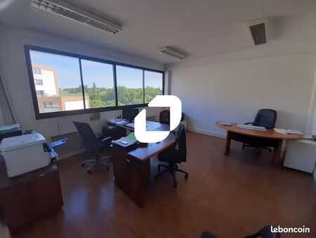 bureau 200 m²
