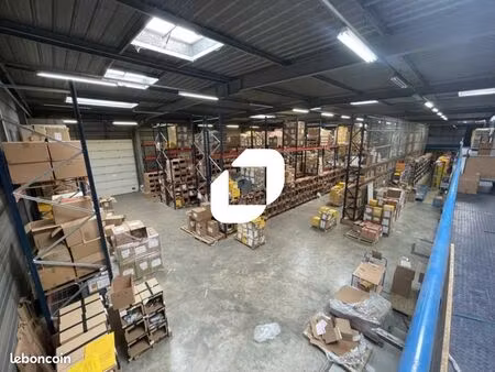 local d'activité 1 860 m²