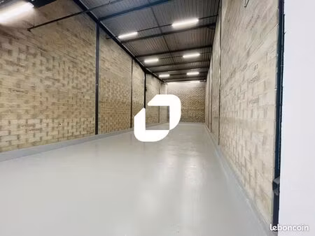 local d'activité 220 m²