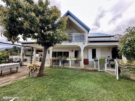 villa 5 pièces 140 m²