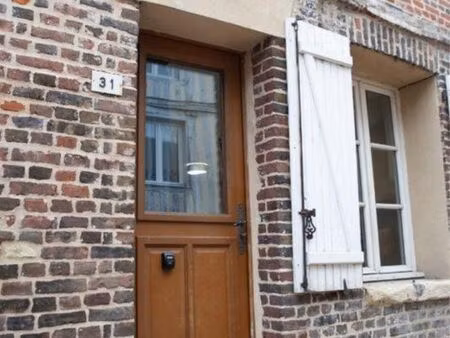 location f2 meublée pleins centre ville rdc