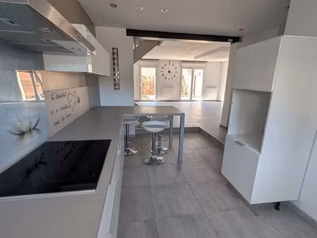 charmante maison de ville (2002) au calme