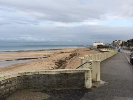 trois. pièces avec vue mère langrune sur mer