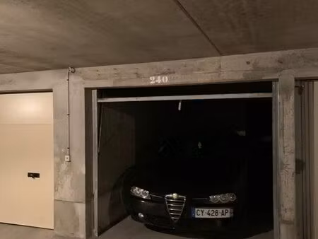 box à louer - boulevard des sports