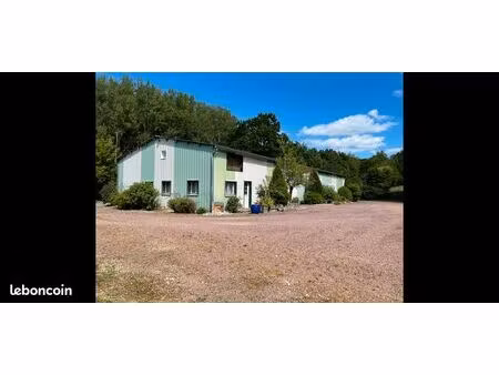 local 225m2 wc et réfectoire + logement 65m2