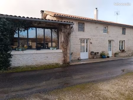 ensemble immobilier 2 maisons en pierres  dépendance  atelier et piscine