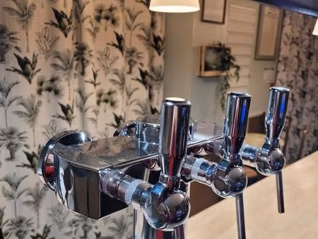 local commercial 200 m² – idéal restauration – saint-setiers (19)