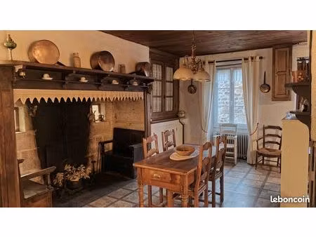 maison typique corrézienne de village et sa dépendance avec terrain