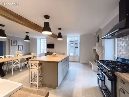 maison 10 pièces 329 m²