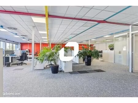 bureau 788 m²
