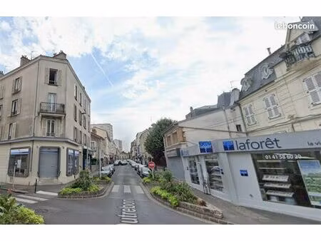 boutique 254 m² aubervilliers