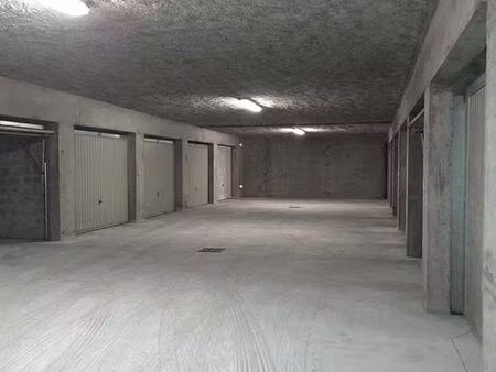 garage avec accès sécurisé