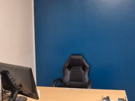 local commercial bureau 100m2