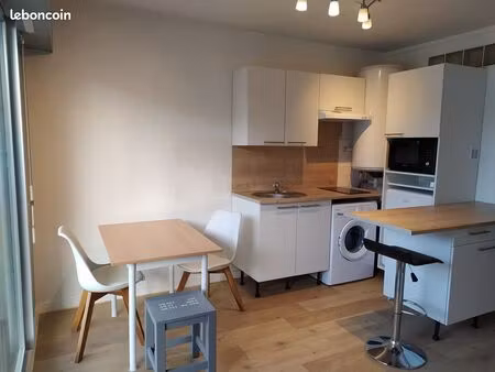 centre-ville de cholet - appartement meublé de 31 m2 avec balcon