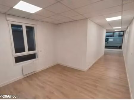 local commercial avec vitrine sur rue