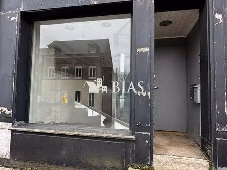 local 48 m² bourg-achard