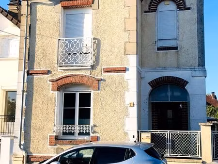 jolie maison de ville dans rue calme ■vitres pvc double vitrage   volets électrique....■ca