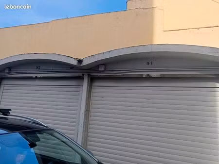 garage fermé/sécurisé allée charles de fitte