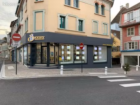 local commercial centre ville