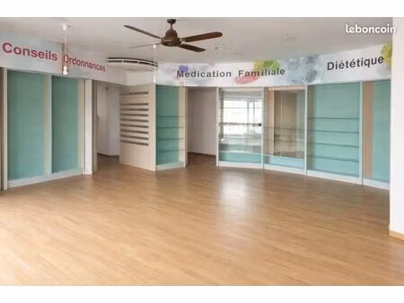 local commercial 100 m² puymoyen