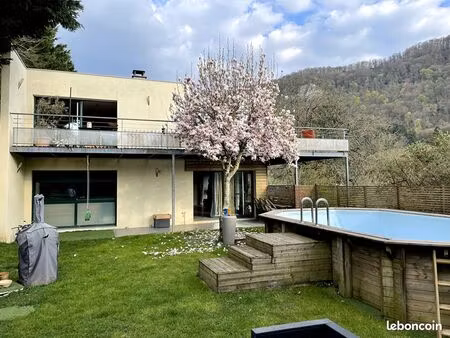 maison 10 pièces 245 m²