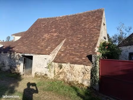 ancienne maison de 90 m2 actuellement en garage  la moitié transformable en habitation