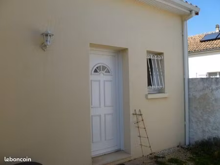 studio à louer à la couronne 16400