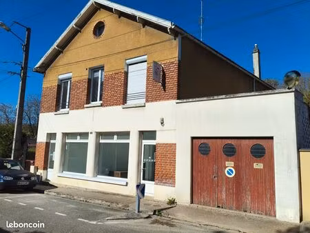 maison d'habitation avec local commercial
