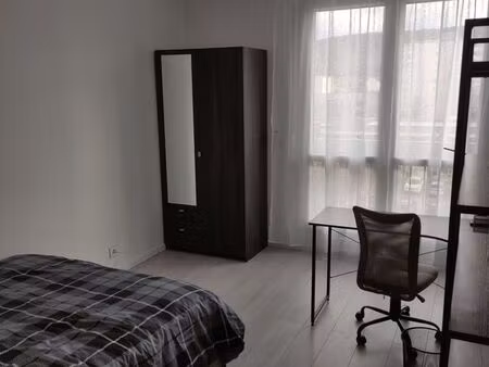 chambre meublée 12 m²