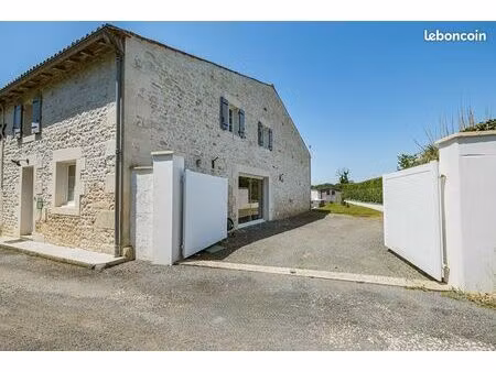 maison atypique en pierre