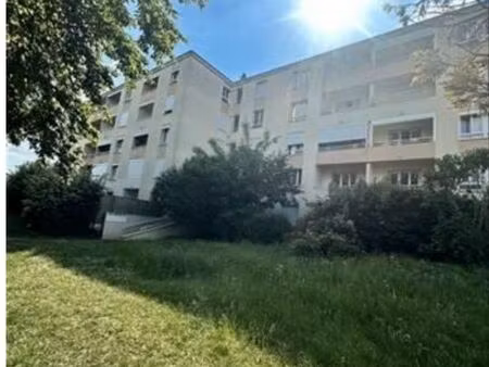 un grand f2 à louer