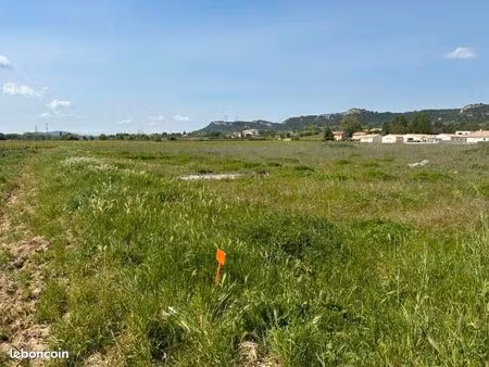 terrain 549 m² garons