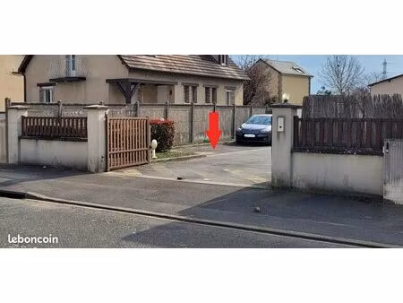 parking voiture sur luisant