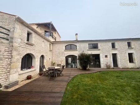 maison 8 pièces 221 m²
