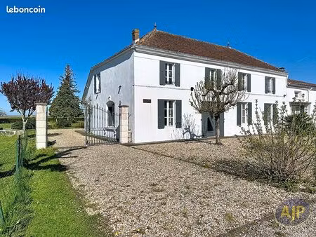 maison 6 pièces 274 m²