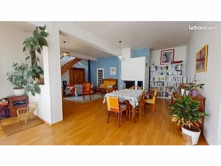 maison 8 pièces 202 m²