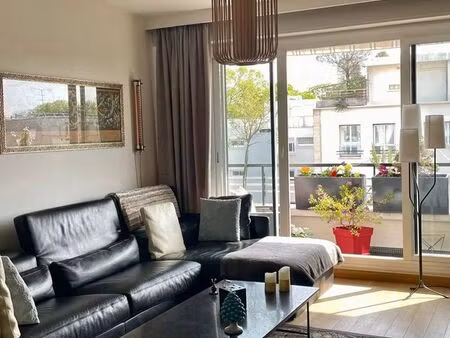 vincennes – dernier étage face bois – superbe 3 pièces avec balcon plein sud